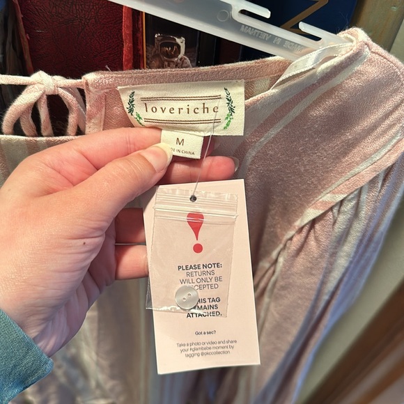 🩷NWT Striped Top🩷 - Picture 2 of 3